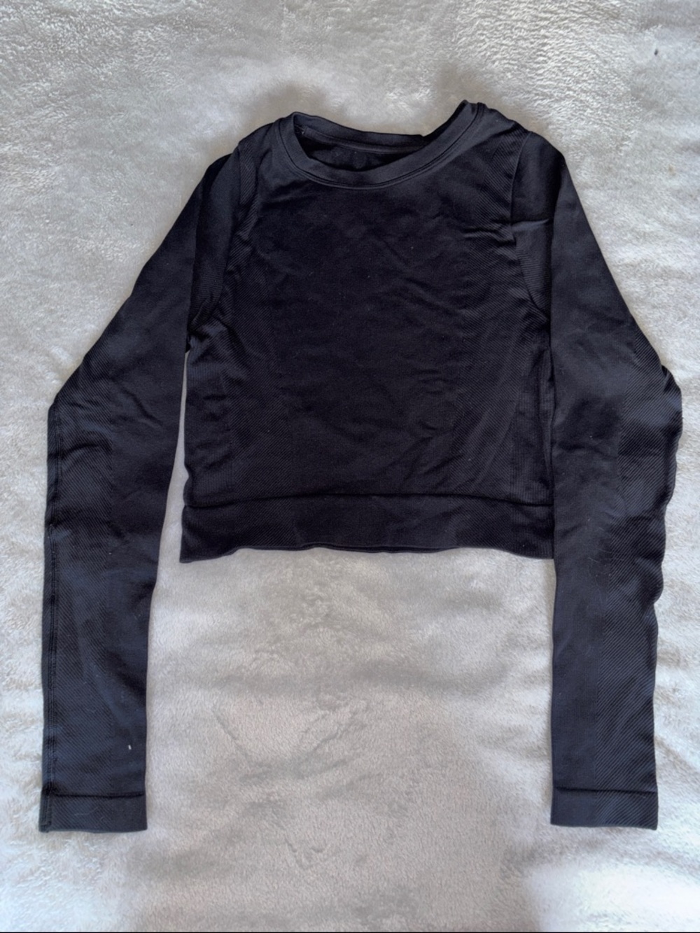 Women's Black Long-Sleeve Cropped Top